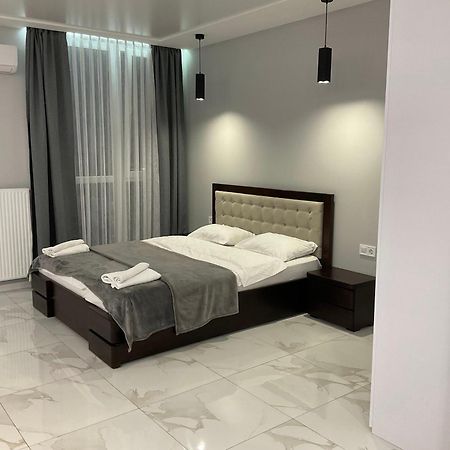 Vip Apartment Near Center Lviv Buitenkant foto