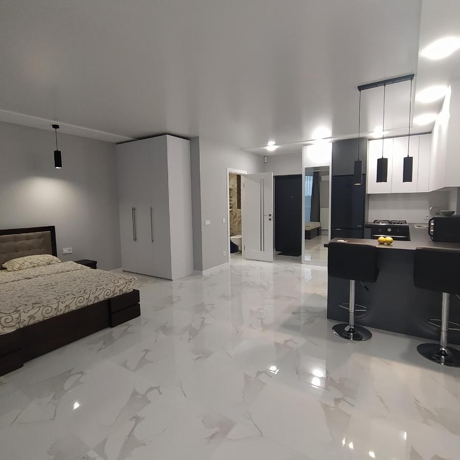 Vip Apartment Near Center Lviv Buitenkant foto