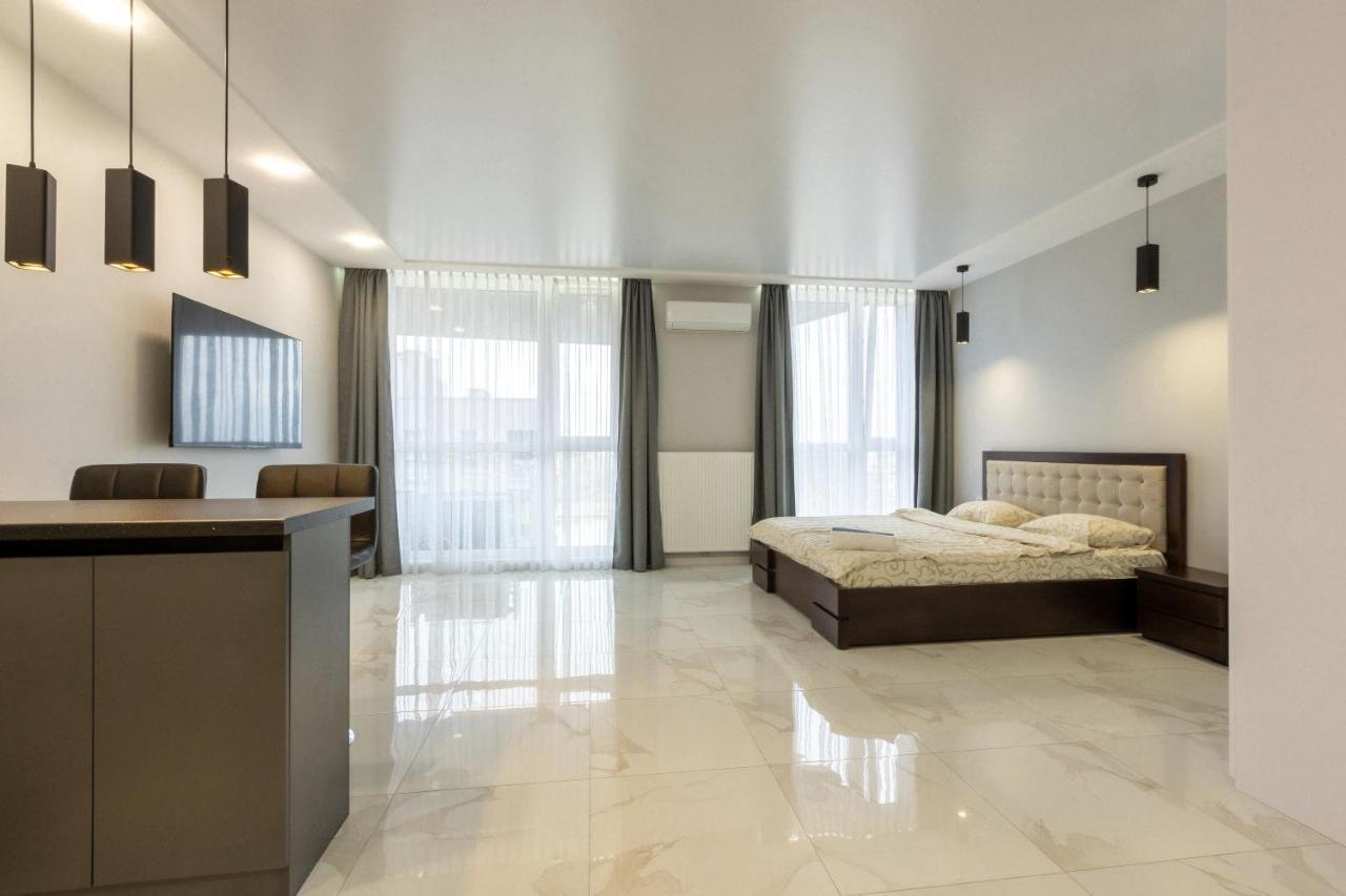 Vip Apartment Near Center Lviv Buitenkant foto